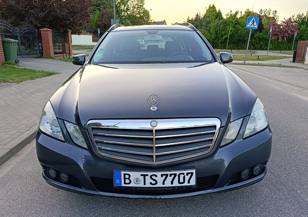 Mercedes-Benz Klasa E cena 40900 przebieg: 242000, rok produkcji 2011 z Nidzica małe 704